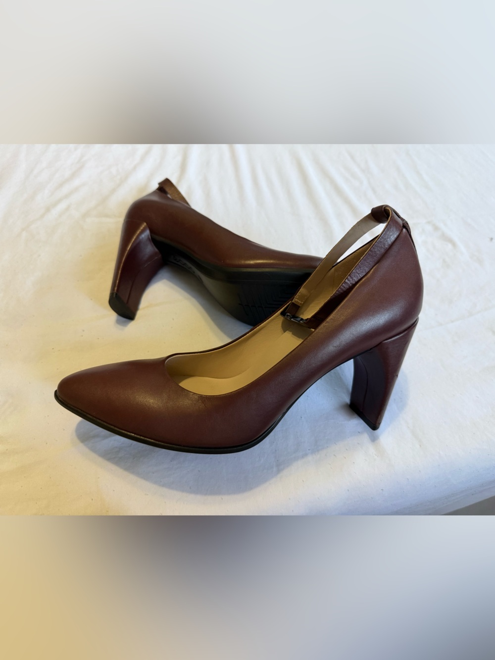 ecco Leather Brown / Burgundy Pointed-Toe metal hook Strap Heels US9 EU40
